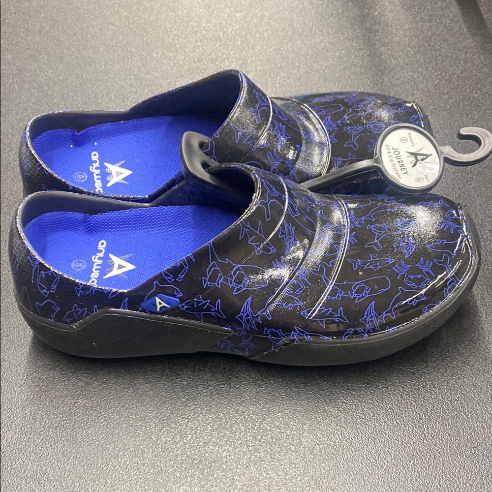 Anywear Nursing Clogs Sea Sketch